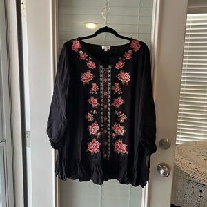 Umgee Women’s Tunic Top Medium Embroidered Roses
